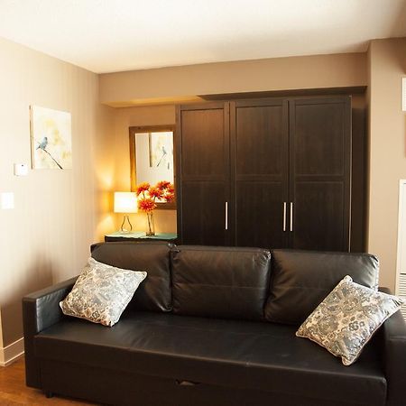 Red Maple Suites - Blue Jays Way Торонто Экстерьер фото