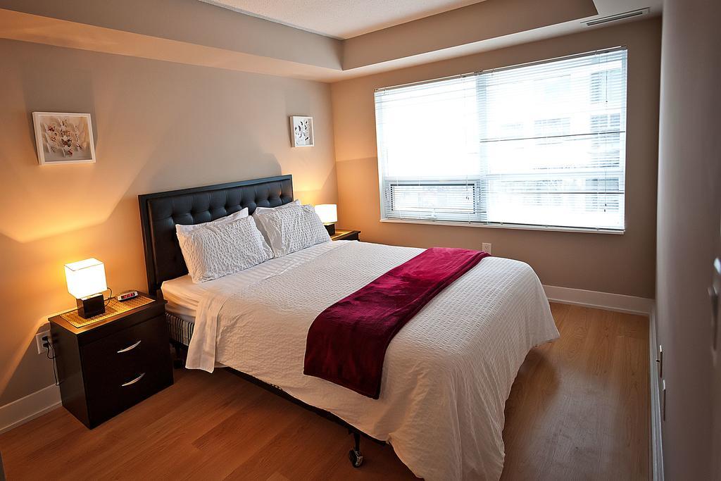 Red Maple Suites - Blue Jays Way Торонто Экстерьер фото