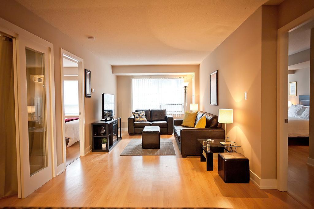 Red Maple Suites - Blue Jays Way Торонто Экстерьер фото
