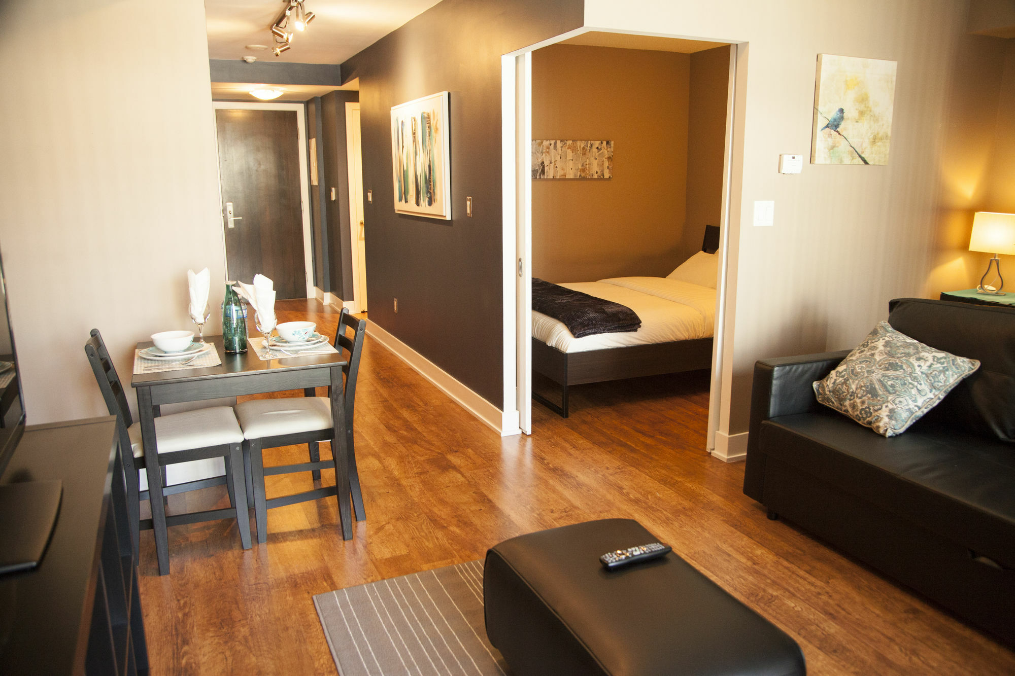 Red Maple Suites - Blue Jays Way Торонто Экстерьер фото